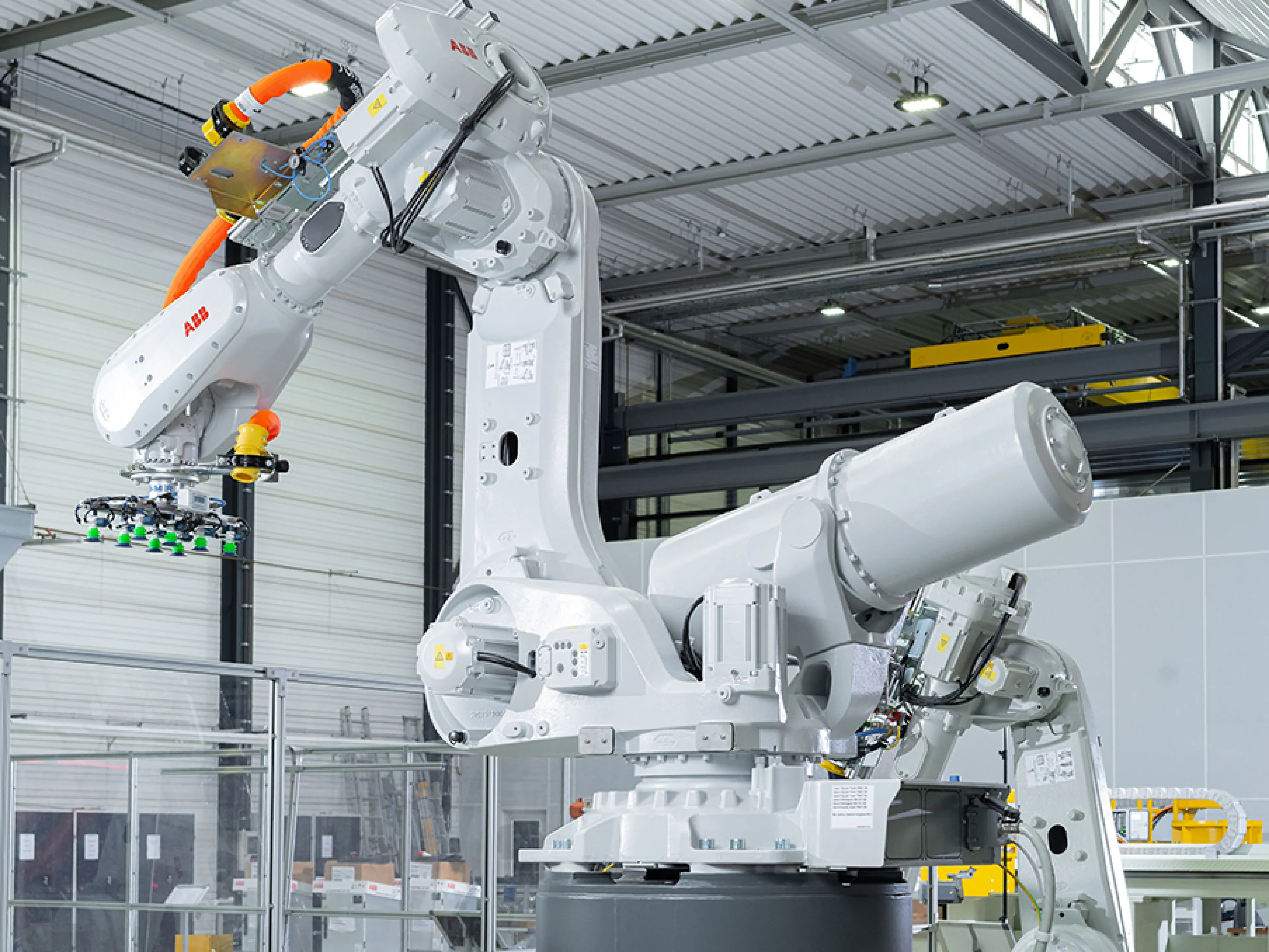 The "IRB 6750S" console robot is designed to enable higher robot density in production lines, Photo: ABB The ABB "IRB 6750S" console robot is designed to enable higher robot density in production lines