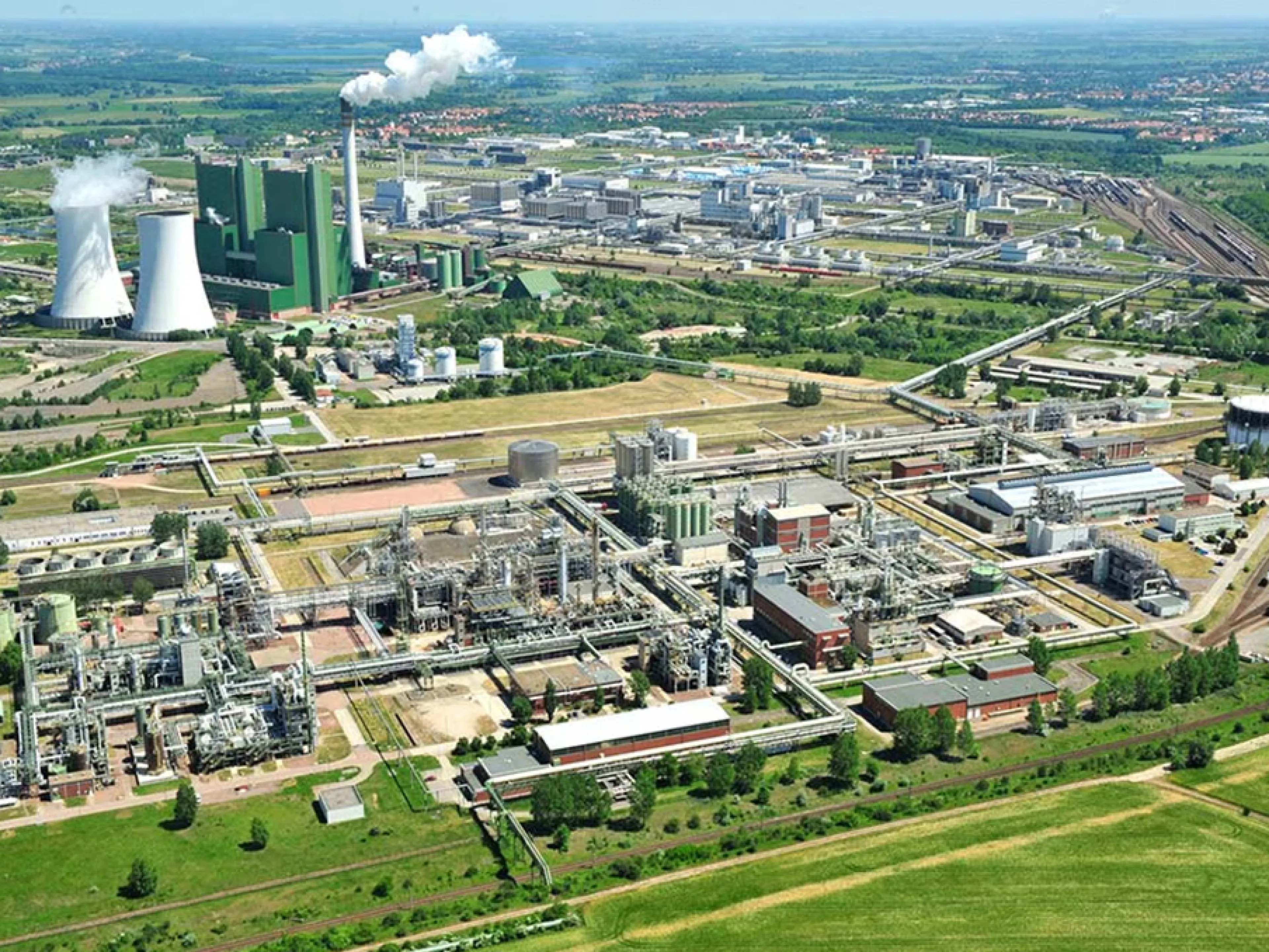 In addition to the chlor-alkali and vinyl plants in Schkopau, the ethylene crackers in Böhlen and the basic siloxane production facility in Barry, UK, are also set to close, Photo: Dow / Horst Fechner In addition to the Dow chlor-alkali and vinyl plants in Schkopau, the ethylene crackers in Böhlen and the basic siloxane production facility in Barry, UK, are also set to close