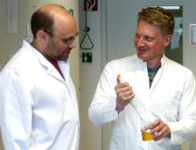 Andreas Dunkel (left) and Christoph Hofstetter in their laboratory