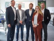The Sesotec team (from left to right): Paolo Mauri, Ulf Stöckelmann and Paolo Regazzoni as well as Franziska Lechner and Joachim Schulz - are pleased with the successful showroom near Milan in Varedo
