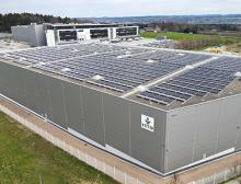 The PV system can generate around 700,000 kilowatt hours per year and thus cover ten percent of the energy consumption at the Ravensburg site