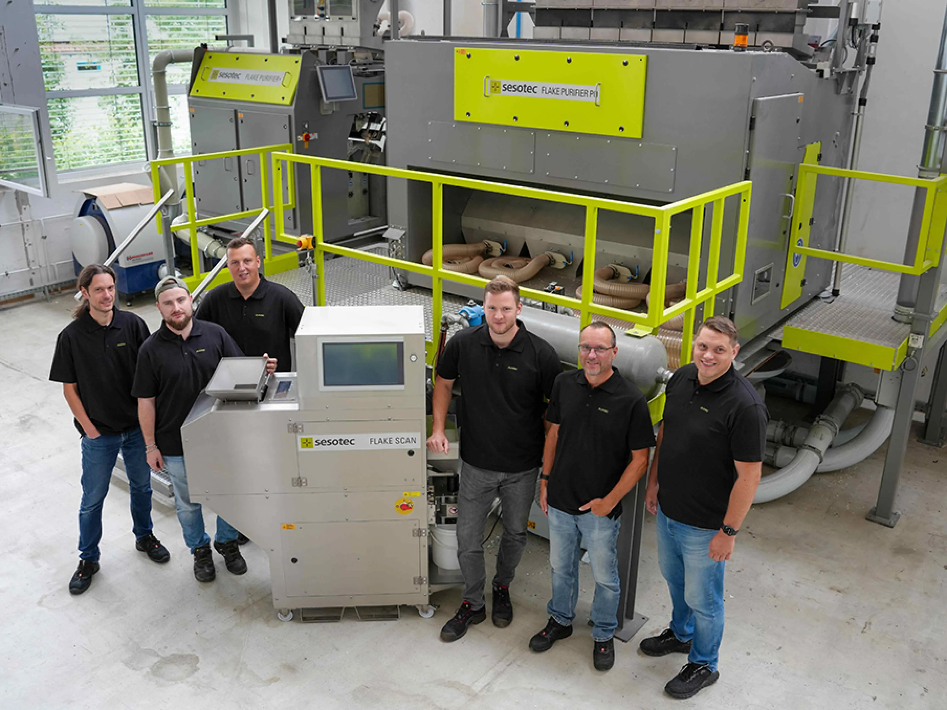 At the in-house technical center, application experts and service technicians test sorting and analysis systems to ensure a functioning plastics cycle process, Photo: Sesotec At the in-house technical center, application experts and service technicians test sorting and analysis systems to ensure a functioning plastics circular economy process