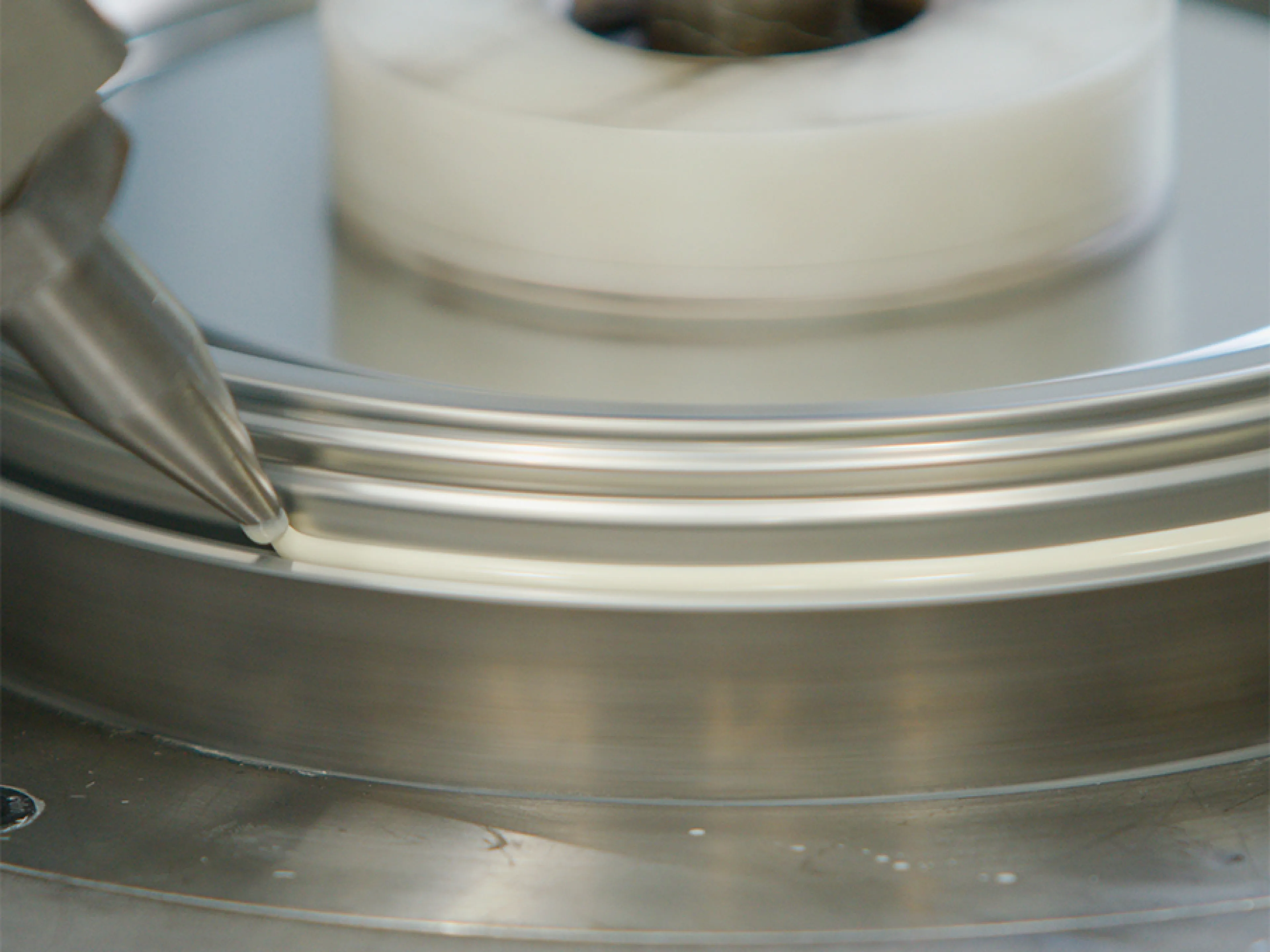 Henkel sealing in the seam channels of double and triple seams