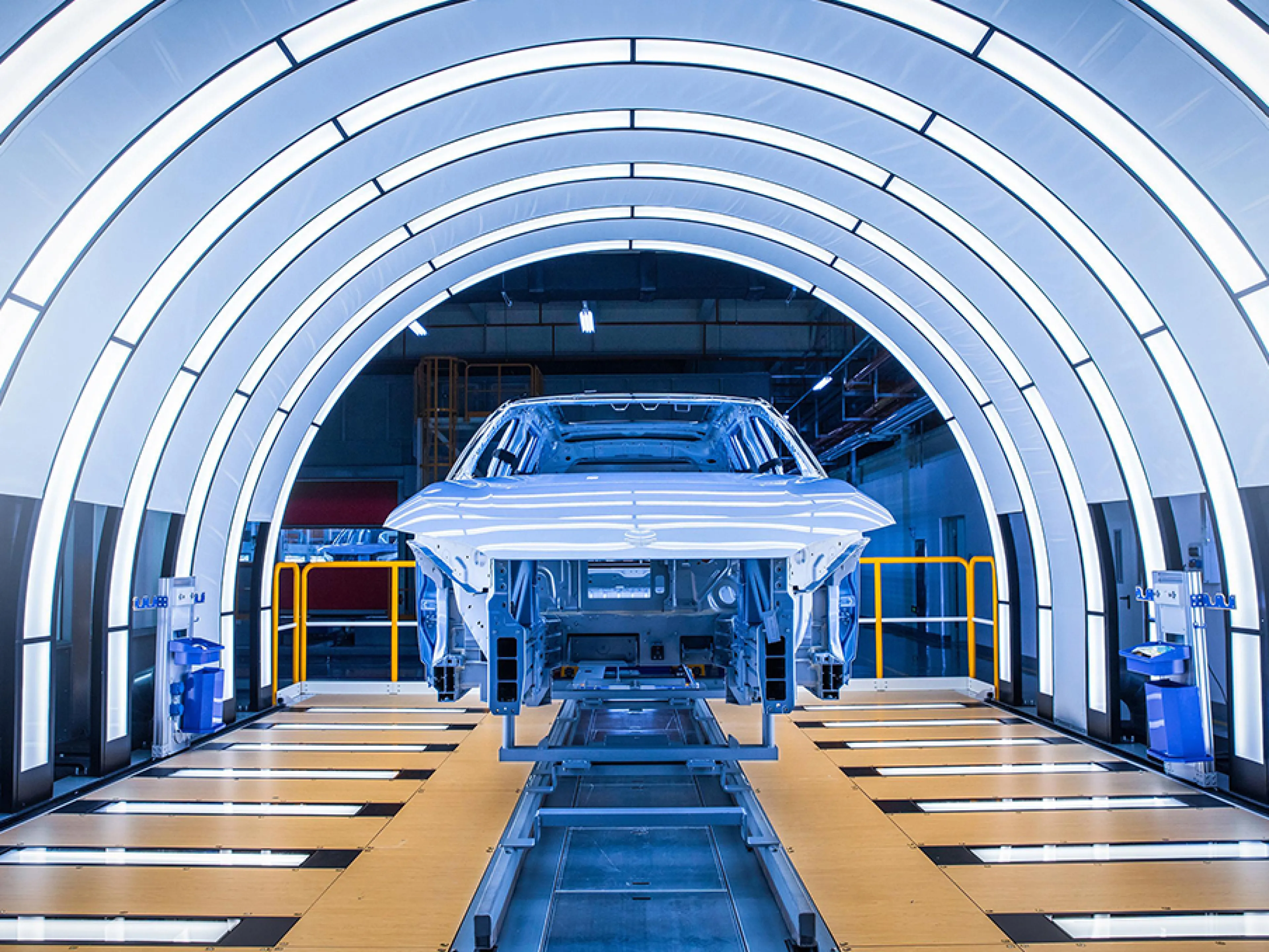 A “NIO ES8” aluminum body with BASF Oxsilan thin-film pretreatment, “CathoGuard 800” cathodic dip coating (CDP), water-based filler, water-based paint, and a two-component clear coat