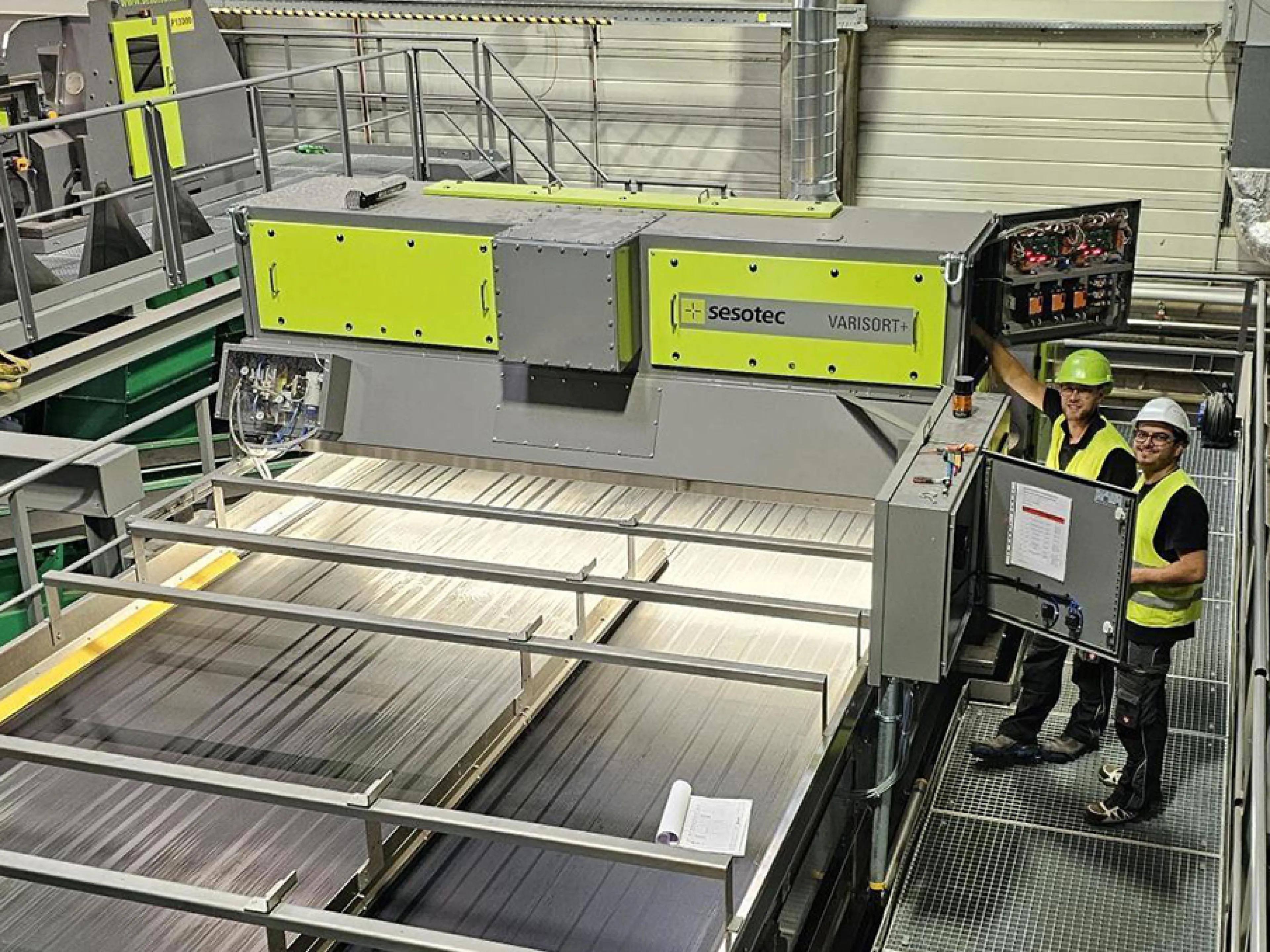 Steinbeis Polyvert is using the latest Sesotec multi-sensor sorting systems with measuring bridge in combination with artificial intelligence (AI) for the first time