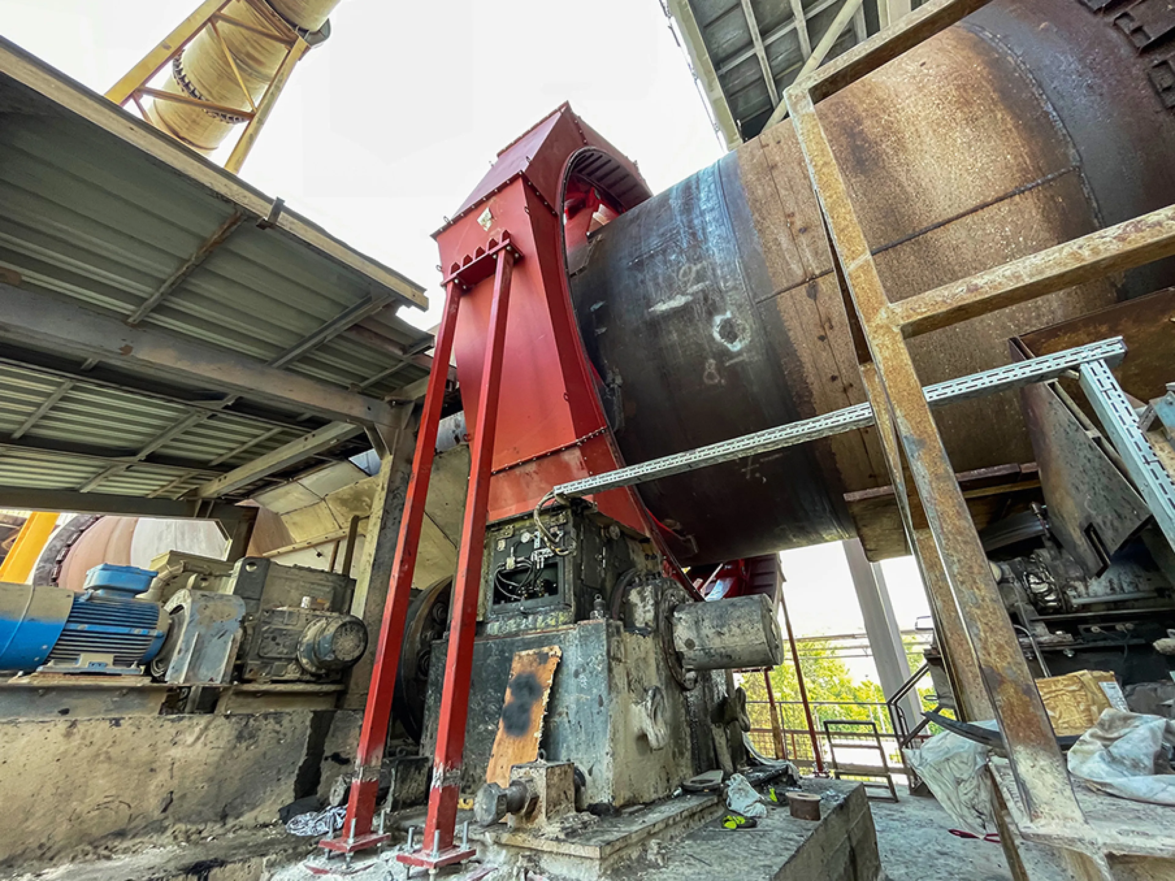  In order to ensure the rotary kiln long-term operational reliability and efficiency, the girth gear and drive pinion needed to be replaced. The new solution is based on a segmented girth gear 300 millimeters wide with an outer diameter of 6.1 meters