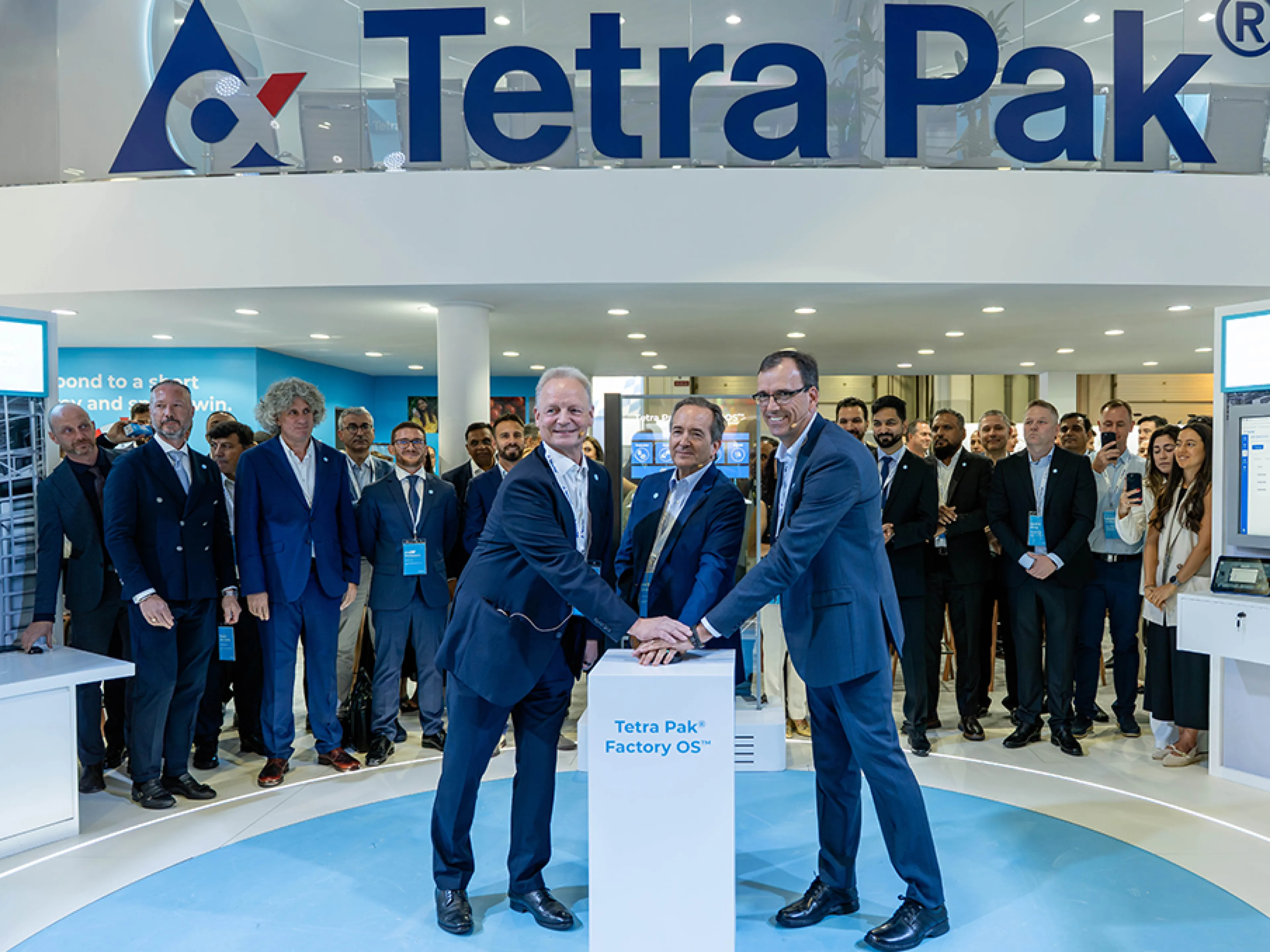Tetra Pack kick-off for the smart factory with “Factory OS” (from left to right): Charles Brand, EVP Processing Solutions & Equipment, Adolfo Orive, President & CEO, and Sean Sims, VP Automation & Solutions
