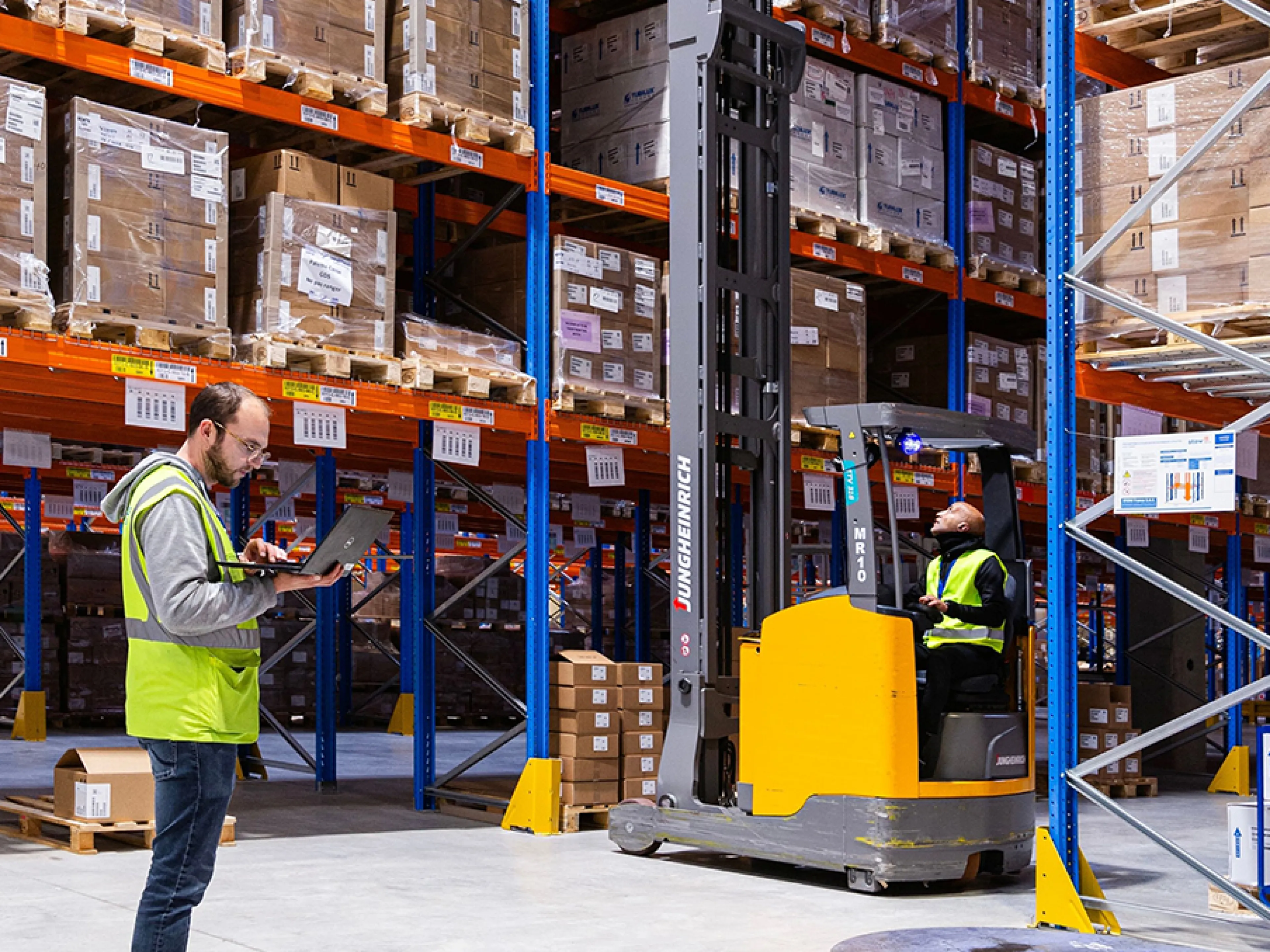 For more safety in pharmaceutical logistics, Rhenus Logistics relies on the environmental monitoring system from Testo Savis in its warehouses