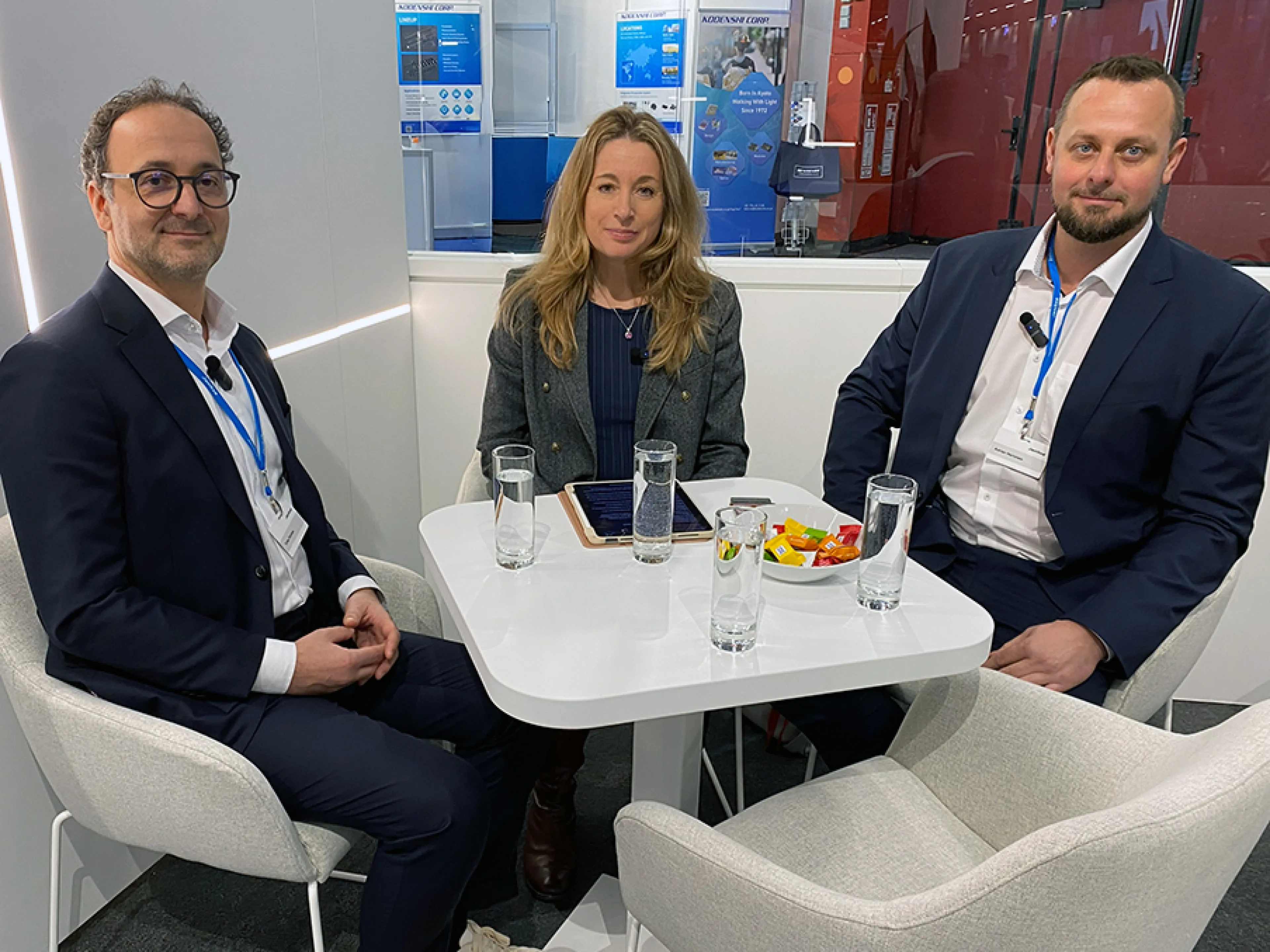 Tofas Florinas (l.) and Adrian Hertstein (r.) in an exclusive EAD Talk interview with editor-in-chief Susanne Woggon about power grid monitoring software Gridvis