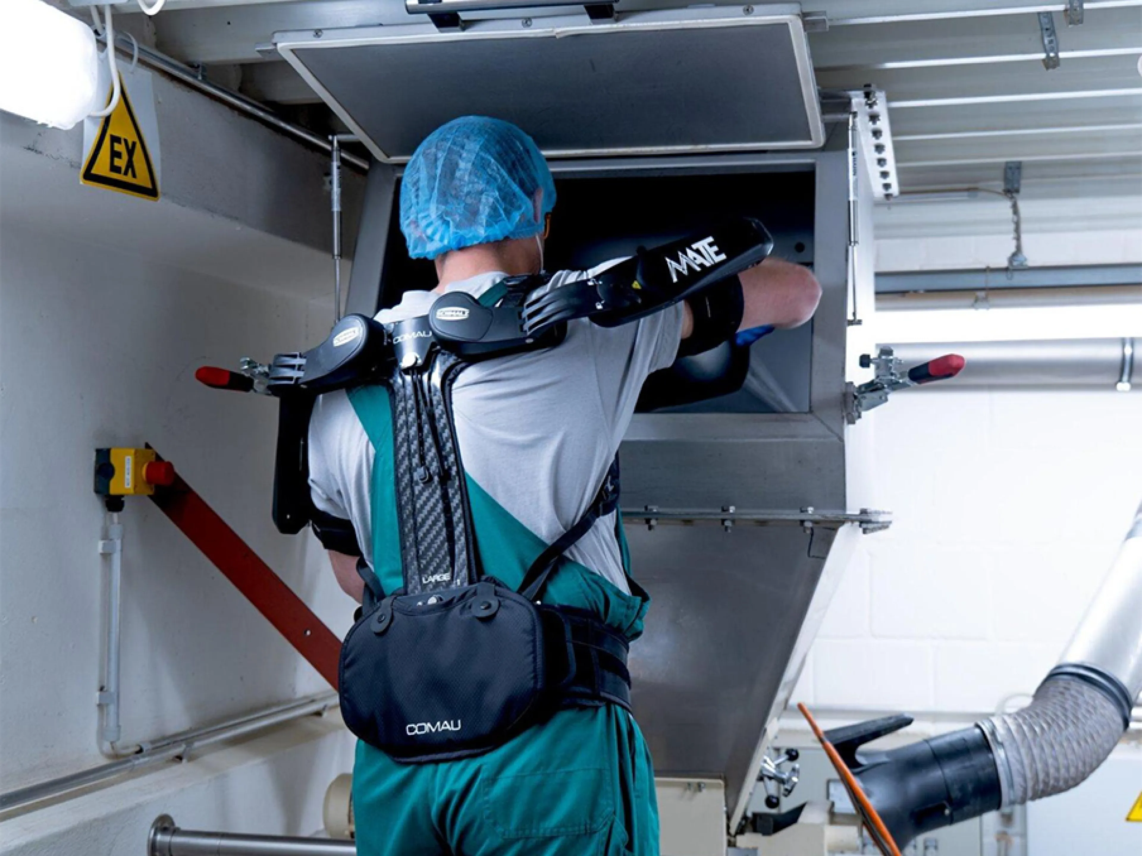 For manual lifting tasks such as loading mixers and mills, which take place at chest height and overhead, the exoskeleton supports employees