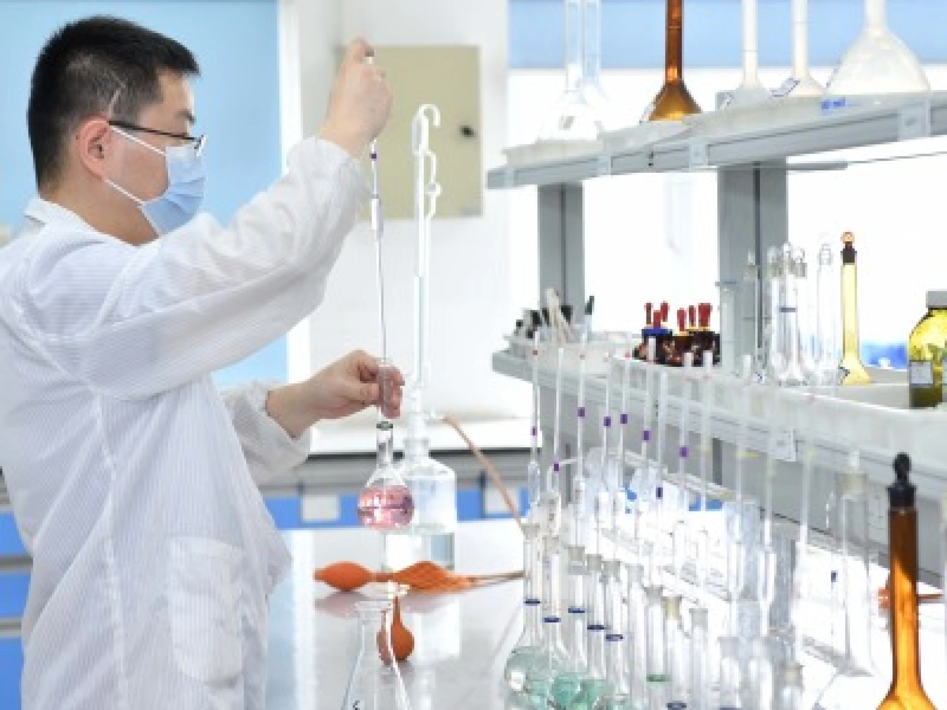 Technician at Da Chang Sha site detecting and analyzing the main content of battery materials