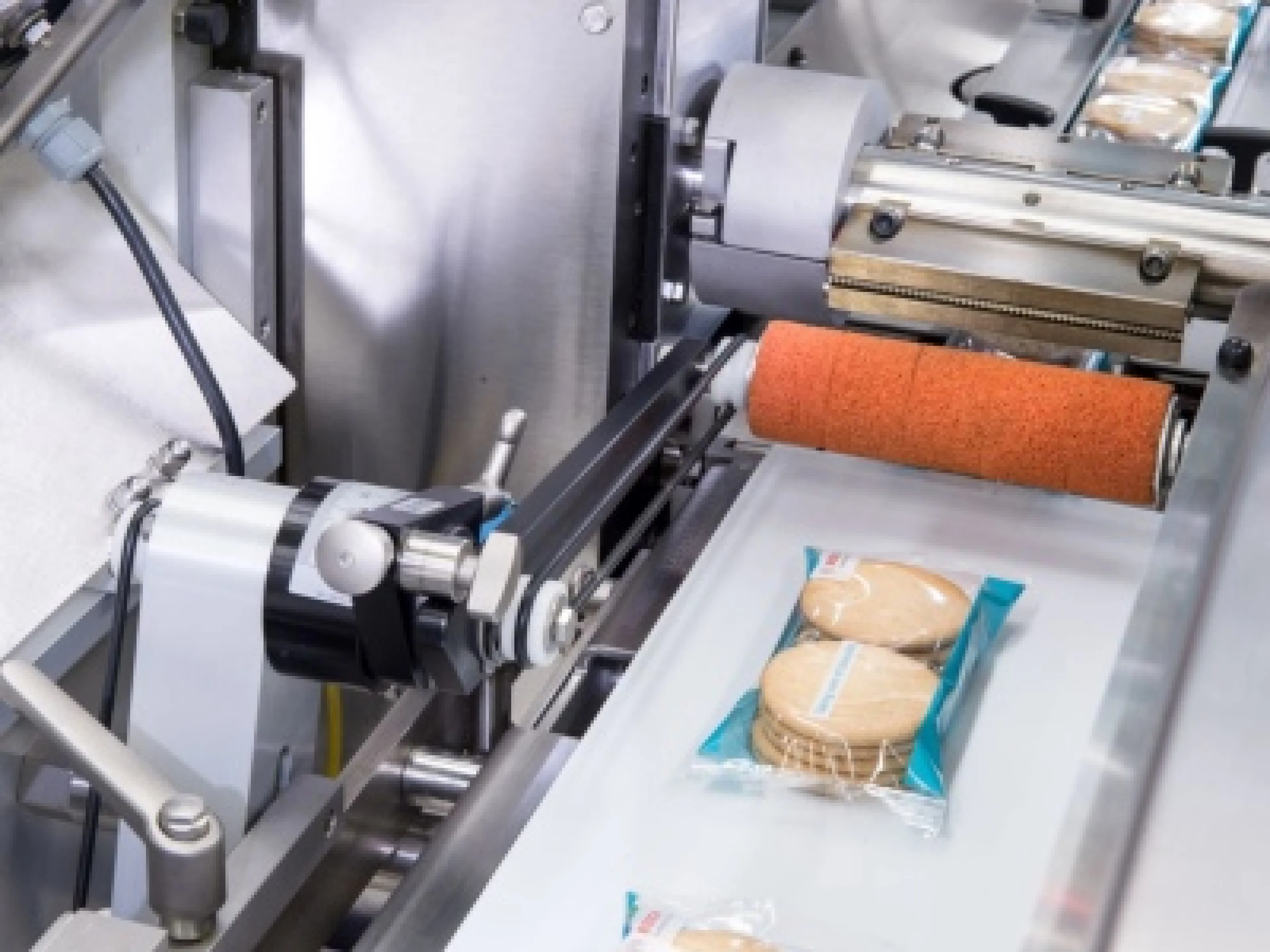 The Bosch Pack 403 horizontal flow wrapper achieves an output of up to 800 products per minute