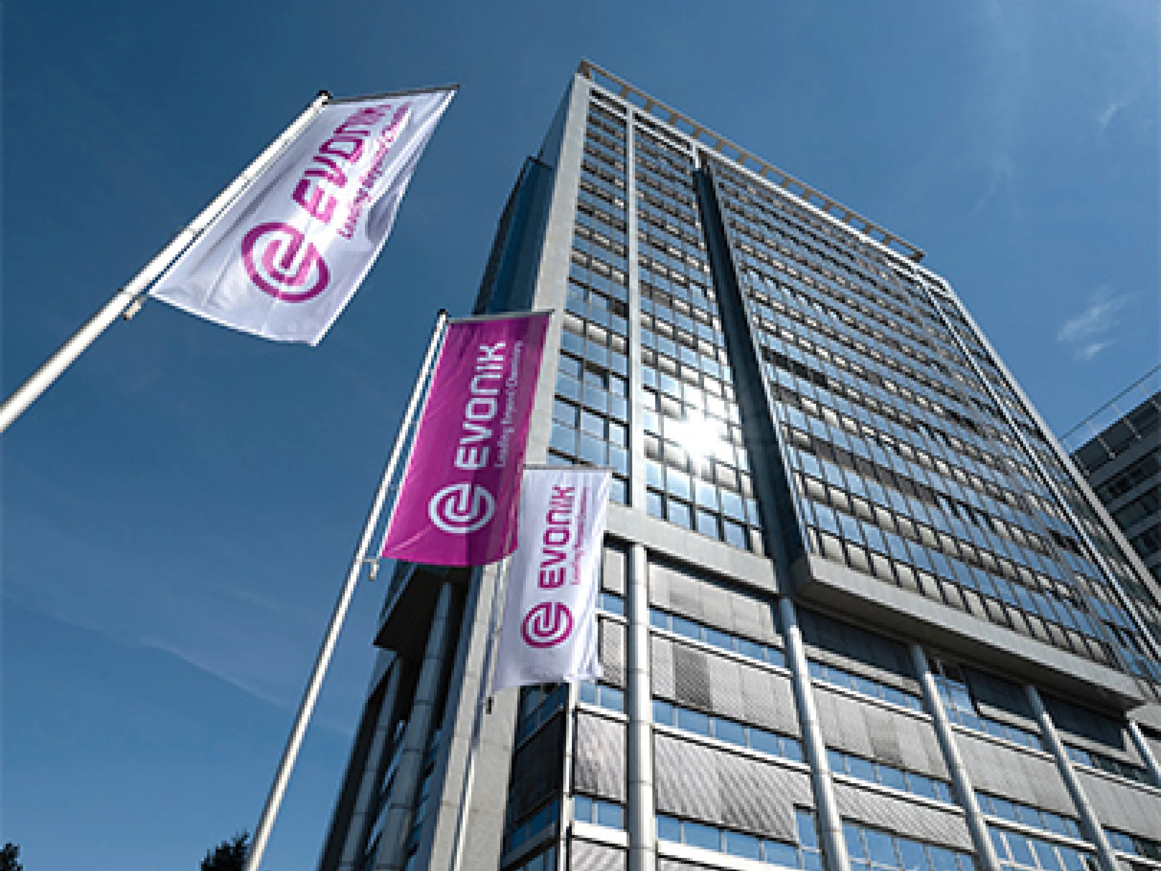 Final figures confirm: Adjusted EBITDA in second quarter clearly above previous year and above first quarter
