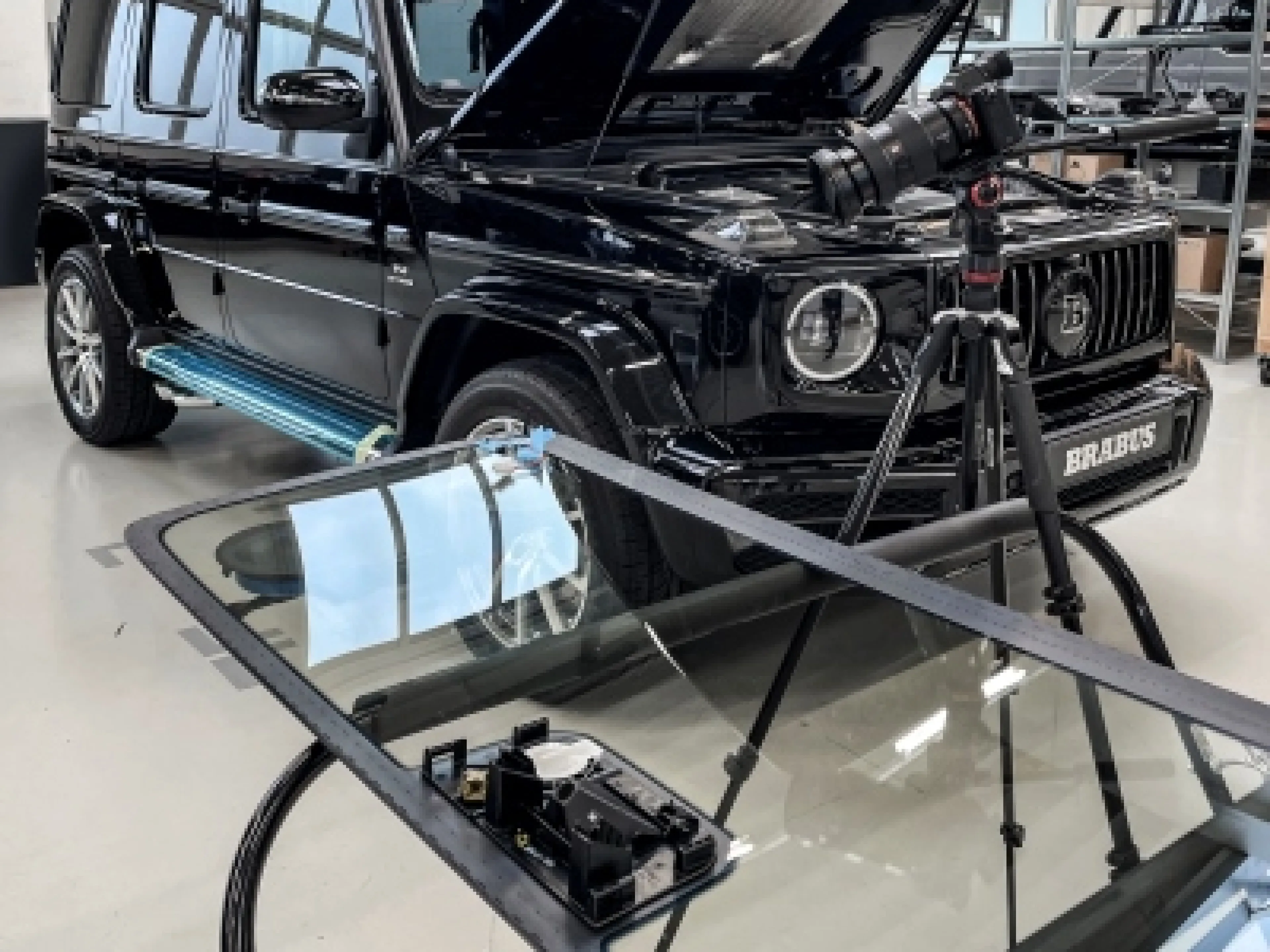 Henkel offers the one-stop pre-treatment and application package to bodyshops and car workshops to support easy and efficient windscreen replacement