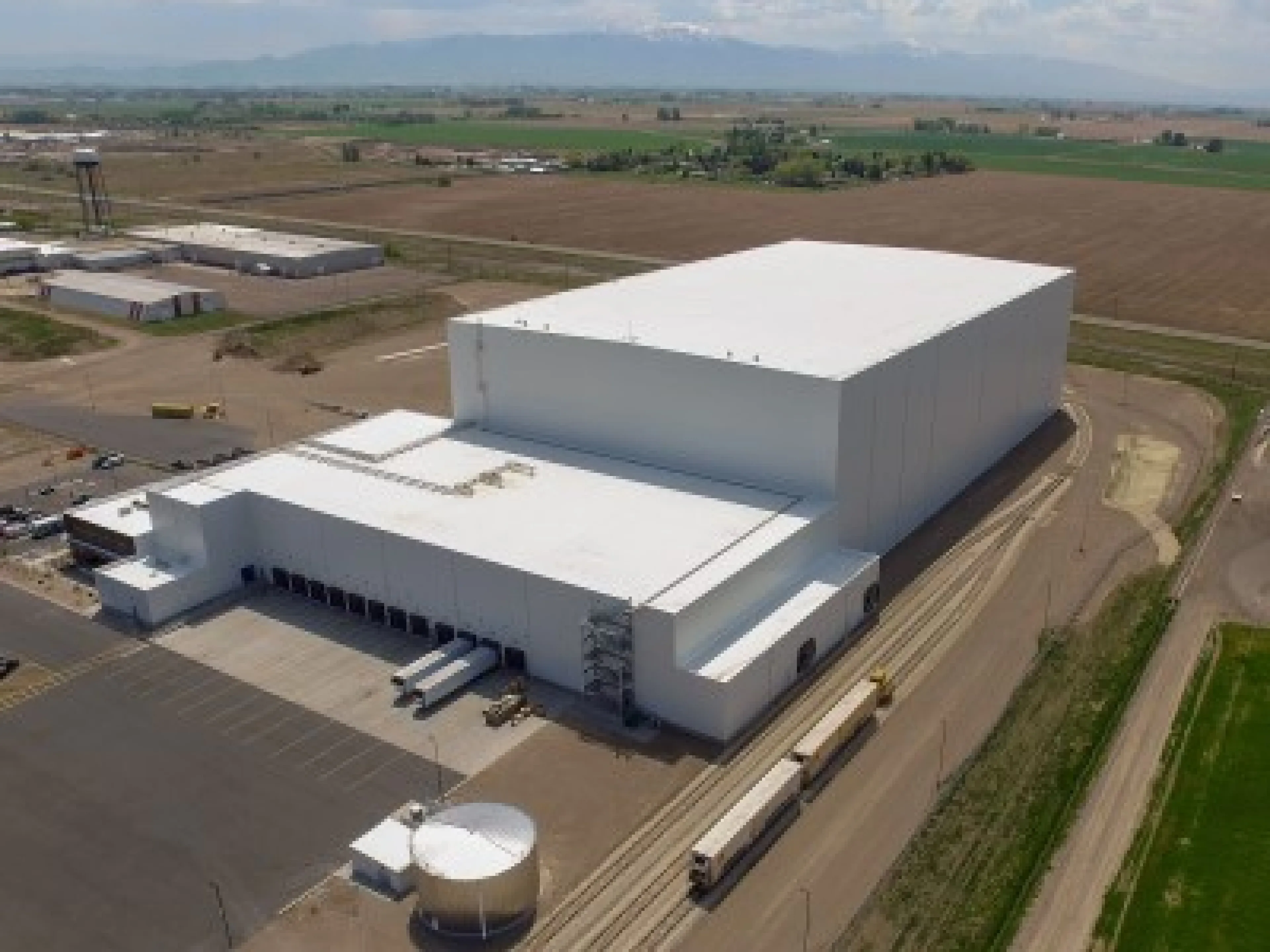 Newcold built a freezer warehouse with 90,000 storage locations for key account customer McCain Foods in Burley, Idaho