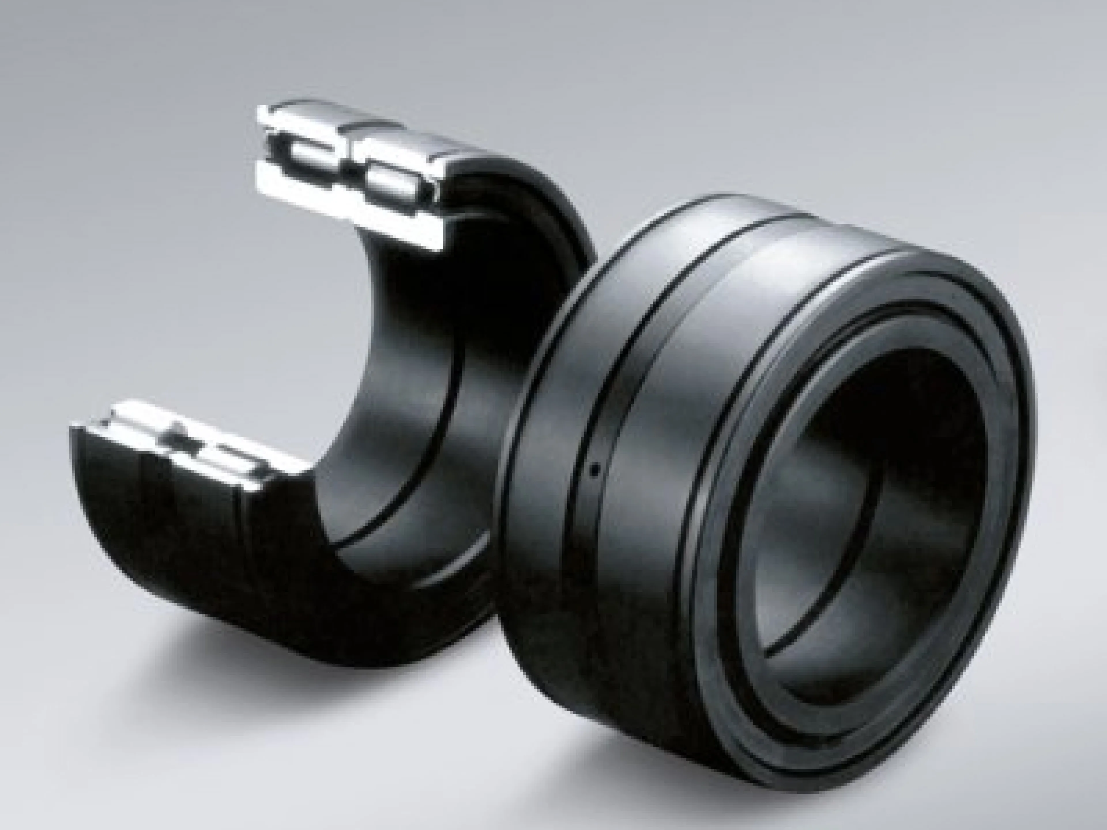 NSK’s full complement cylindrical roller bearings are pre-lubricated with lithium grease.