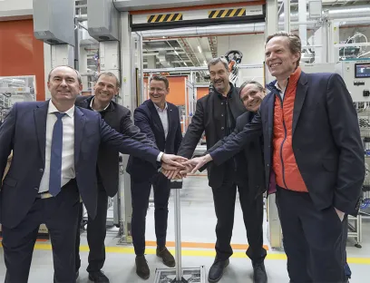 At the start of battery series production at the Nuremberg site: Minister of State Hubert Aiwanger, Michael Kobriger, MAN Executive Board Member for Production and Logistics, MAN CEO Alexander Vlaskamp, Bavarian Minister President Dr. Markus Söder, Markus Wansch, Chairman of the Works Council at the Nuremberg site and Dr. Frederik Zohm, MAN Executive Board Member for Research and Development