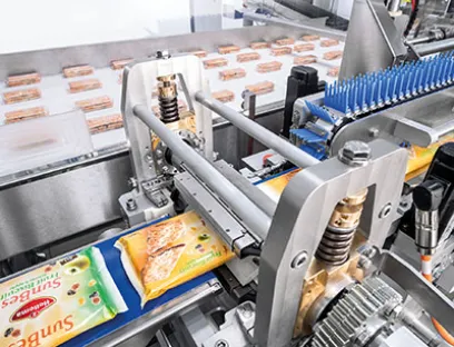 The longitudinal ultrasonic sealing unit and the flying cross-sealing unit from Schubert ensure that the flowpacks are sealed securely.