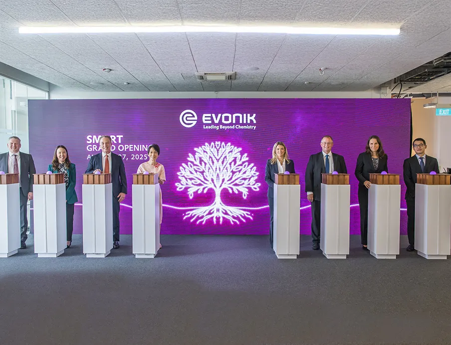 f.l.t.r.: Alexander Weber, Senior VP & GM Alkoxides, Evonik; Christine Wong, JTC; Claus Rettig, Executive Board Member Evonik & President Asia-Pacific; Grace Fu, Minister for the Environment, Singapore; Lauren Kjeldsen, Executive Board Member Evonik & COO Officer Custom Solutions, Max Preisenberger, Head of BL Catalysts, Evonik, Ambassador Bettina Fanghänel, Hu Song, Head of BL Catalysts, Seaanz Evonik, Photo: Evonik Grand opening of new alcoholate production facility of Evonik in Singapore