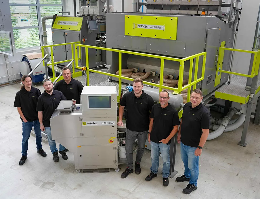At the in-house technical center, application experts and service technicians test sorting and analysis systems to ensure a functioning plastics cycle process, Photo: Sesotec At the in-house technical center, application experts and service technicians test sorting and analysis systems to ensure a functioning plastics circular economy process
