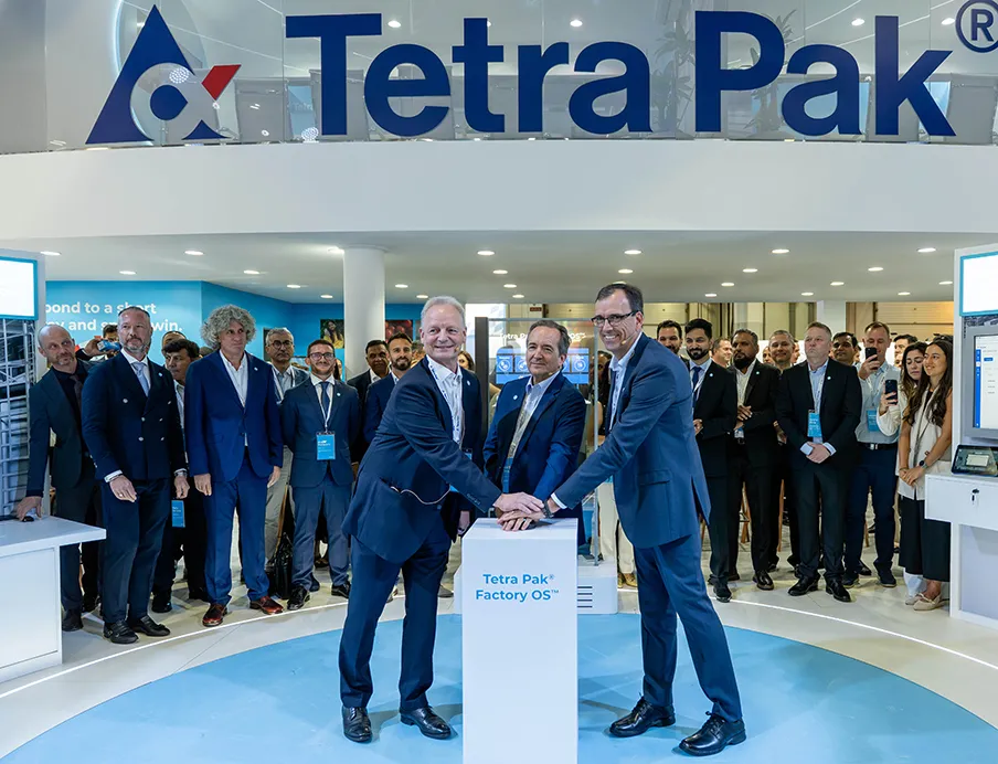 Tetra Pack kick-off for the smart factory with “Factory OS” (from left to right): Charles Brand, EVP Processing Solutions & Equipment, Adolfo Orive, President & CEO, and Sean Sims, VP Automation & Solutions