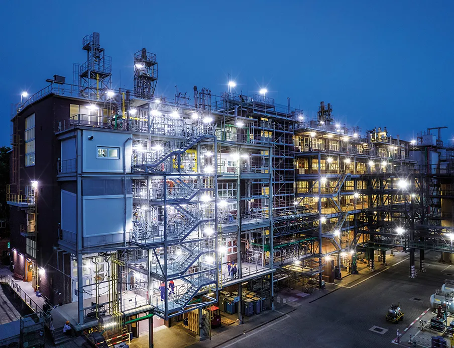 BASF's methane pyrolysis test facility in Ludwigshafen with a novel reactor. This is the first time that a special technology has been used to split methane particularly efficiently. As a result, the efficiency and process efficiency are very high. In order to further scale up the technology and offer it as a competitive alternative for hydrogen production, BASF and Exxon Mobil are planning to build and operate a demonstration plant