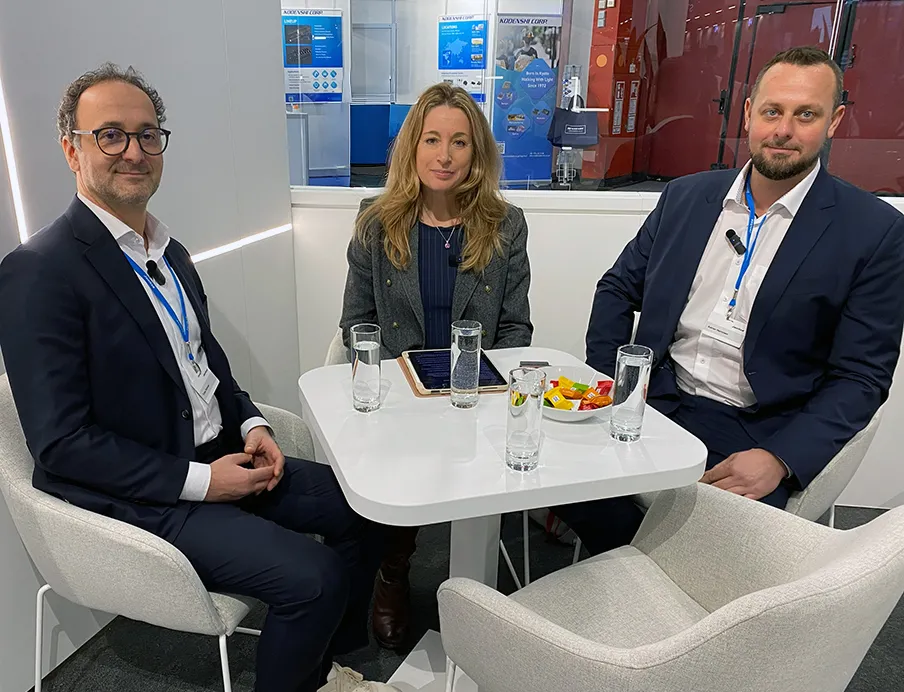 Tofas Florinas (l.) and Adrian Hertstein (r.) in an exclusive EAD Talk interview with editor-in-chief Susanne Woggon about power grid monitoring software Gridvis