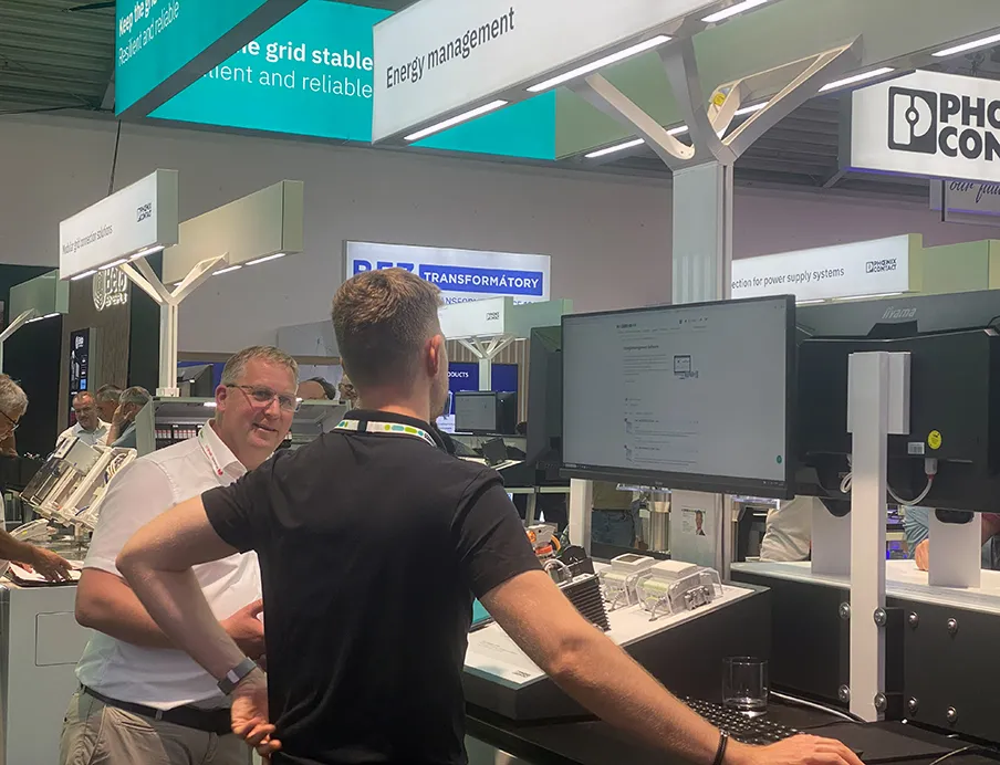 Discussion on energy management solutions at the Phoenix Contact booth