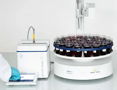 The winery uses a “UV5 Excellence” spectrophotometer with an immersion probe and the InMotion Autosampler for compliant color measurements