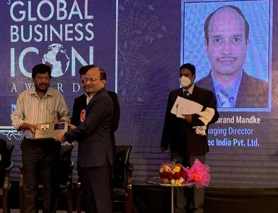 Makarand Mandke, Managing Director of Sesotec India (front), is delighted to be presented with the “Global Business Icon Award 2021”, Photo: Sesotec Makarand Mandke, Managing Director of Sesotec India, is delighted to be presented with the “Global Business Icon Award 2021”
