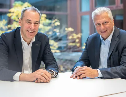 Siemens and Capgemini deepen cooperation: from left to right: Cedrik Neike, CEO of Digital Industries and member of the Siemens Managing Board, and Aiman Ezzat, CEO of the Capgemini Group
